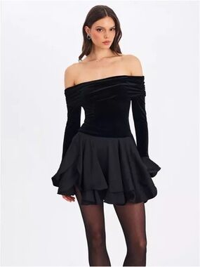 Miss Circle Magnolia Off Shoulder Black Layered Satin Mini Dress Size Small